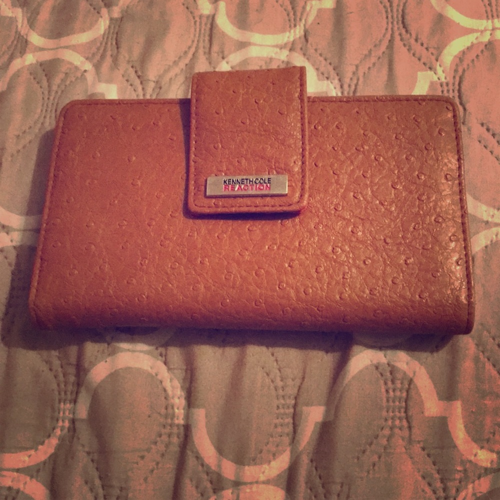 Kenneth Cole Reaction Wallet - Picture 1 of 6